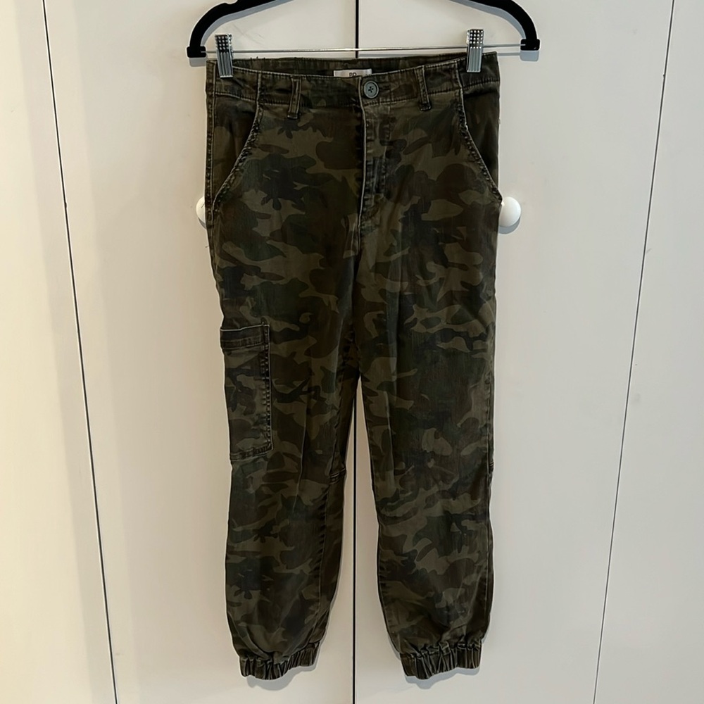 Camo pants. Jean like material. Good condition.